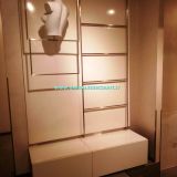 ARREDO NEGOZIO BIANCO  SUDDIVISO DA MODULI BIANCHI IN VILPELLE COMPONIBILI MISURA 90 X 200 CM A € 40 CAD 30 PZ DISPONIBILI CON STENDERIE IN ACCIAIO INOX A € 30 CAD E GANCI E STENDER COMPONIBILI DA € 5 A PEZZO CASSETTIERE A € 40 CAD 4 DISPONIBILI BANCO  PROMO CON CASSETTIERA IN WENGHè € 200 SPECCHIERA NEGOZIO  MISURA 60 X 220 CM € 80 CORNER A CUBI 200 X 200 X 50 CM € 350 1 DISPONIBILE