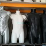 MANICHINI MEZZO BUSTO in plastica di vari colori color Disponibili sia uomo che donna. possibilità di appenderli dal collo o aggiungere il piedistallo con 20 euro in + Diversi modelli disponibili presso il centro arredi per negozi di seconda mano.